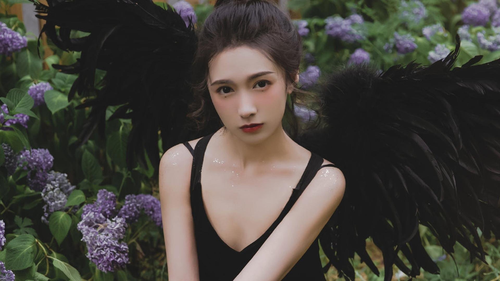 AYX体育官网-足球运动员转型多元化发展，为行业带来新活力，足球运动员转换国籍的规定