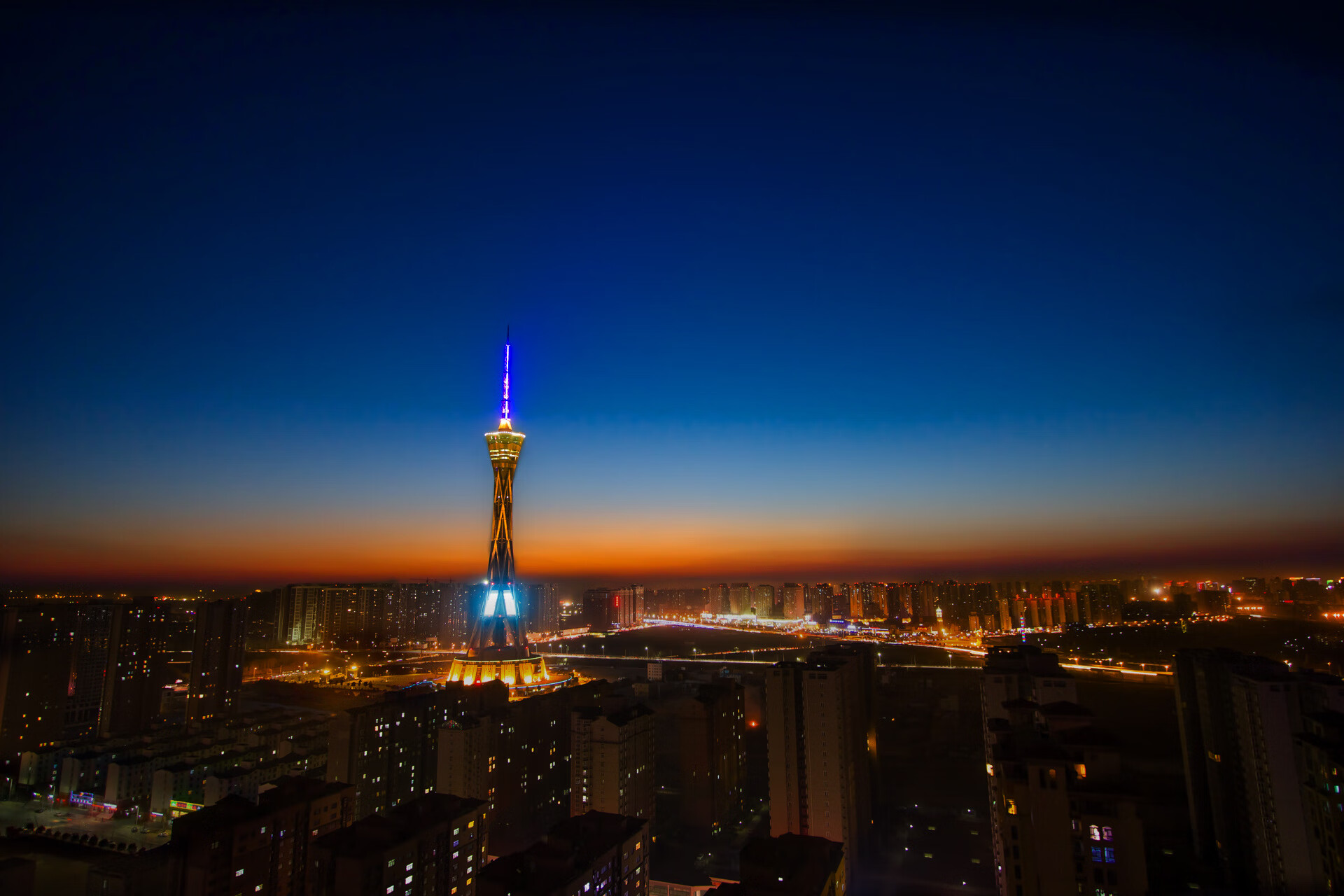 爱游戏体育官方网站-“腰旗式美式橄榄球：成都七中东部带来新兴运动挑战”